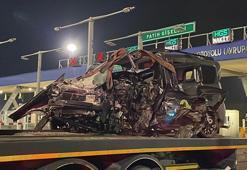 Kuzey Marmara Otoyolu'nda gişelere çarpan hafif ticari aracın sürücüsü ağır yaralandı