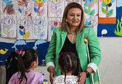 Ortopedik engelli Hilal öğretmen, hiç vazgeçmediği hayalleri ile öğrencilerine ilham oluyor