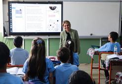 Meslekte 27'nci yılını dolduran Kader öğretmen: Vitrin camlarına bakıp, kendimi motive ederdim