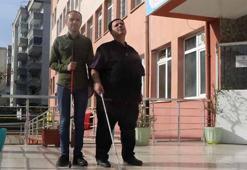 Aynı okulda görevli görme engelli iki öğretmen çevrelerine ilham veriyor