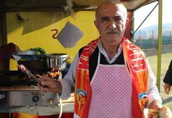 6 yıl profesyonel futbol oynadığı takımın maçlarına ev sahipliği yapan stadyumda köfte ekmek satıyor