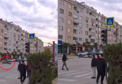 Devrilen motosikletten düşen sürücü metrelerce sürüklendi; kaza kamerada