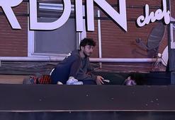 İkinci katın penceresinden kafenin tentesine düşüp yaralandı