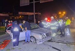 Polisten kaçarken otomobili ile kaza yaptı; 2 yaralı