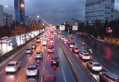 İstanbul'da yağışın etkisi ile trafik yoğunluğu oluştu