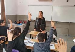 Görme engelli öğretmen çift, öğrencilerin hayatına dokunuyor