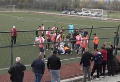 Dili boğazına kaçan futbolcuya, hakemden hayati müdahale