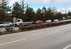 Yoluna karşına geçmek isteyen 2 yaya, iki otomobilin çarpması sonucu öldü