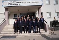 BBP lideri Destici, Balıkesir Şehit Astsubay Cemil Erkek Ortaokulu’nu ziyaret etti