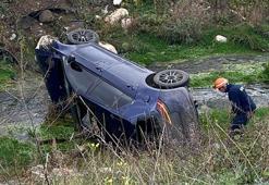 Otomobil, dereye uçtu: 2 yaralı