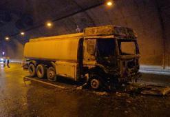 Tünelde alev alan su tankeri itfaiye ekiplerince söndürüldü