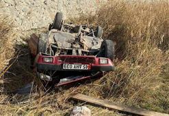 Salihli'de otomobil tarlaya uçtu; 1'i bebek 5 yaralı