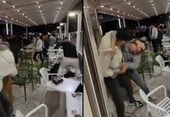 Kafede tekmeli-yumruklu kavga kamerada