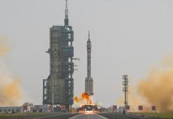 Çin'in ‘Uzun Yürüyüş-2F’ roketi uzaya gönderildi