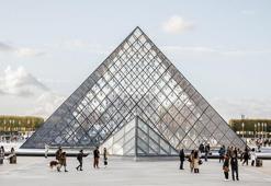 Fransa'da Louvre Müzesi soygunuyla ilgili 4 kişi daha tutuklandı