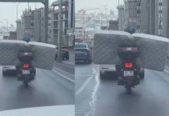 Beylikdüzü'nde motosikletle yatak taşıdı
