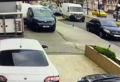 Ataşehir’de otomobil park halindeki 3 araca çarptı; kaza kamerada
