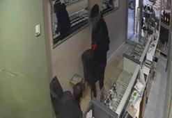 Ordu'da kasklı şüphelinin kuyumcu soygunu kamerada