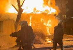 Bağcılar'da gecekondu yangını: Anne ve 4 çocuğu dumandan etkilendi