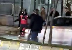 Beylikdüzü’nde motokuryeye laf atan adamı kaskla darbettiler