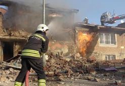 Erzurum'da doğal gaz kaynaklı patlama; 2 katlı binanın bir kısmı çöktü