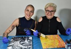 Meme kanseriyle mücadele eden anne-kız sanatla moral buluyor