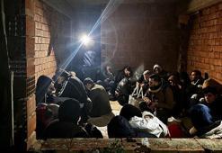 Kaçmak için inşaatta gizlenen 28 kaçak göçmen yakalandı