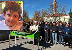 Nefes borusuna jelibon kaçan 8 yaşındaki Ahmet, toprağa verildi