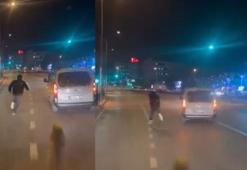 Bursa'da 'yol verme' kavgası; sürücünün aracına baltayla saldırdı