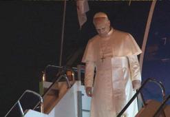 Papa 14. Leo'yu taşıyan uçak İstanbul'a indi