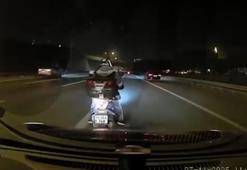 Kağıthane TEM Otoyolu'nda aracın önünde durdu; çocukla motosikletten inip hayatını tehlikeye attı