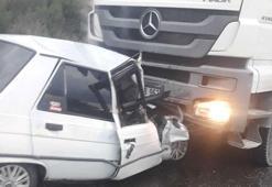 Otomobil ile kamyon kafa kafaya çarpıştı: 1 ölü, 1 yaralı
