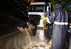 Çeşme’de sağanak, hayatı olumuz etkiledi