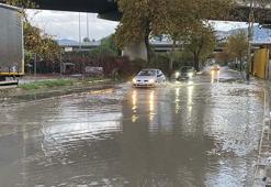 İzmir'de sağanak etkili oldu