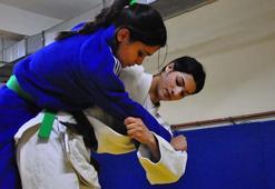 Kavgayı ayıran judo antrenörü tarafından keşfedilen Ayla, milli sporcu oldu