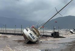 Marmaris'te sağanak ve kuvvetli rüzgar; yelkenli tekneler karaya vurdu