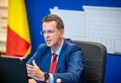 Öz geçmişindeki eğitim bilgileri doğru olmayan Romanya Savunma Bakanı Mosteanu istifa etti