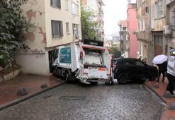 Beyoğlu'nda çöp kamyonu park halindeki 5 araca ve bir evin duvarına çarptı: 3 yaralı