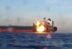 Karadeniz'de 2 geminin vurulduğu anlara ilişkin olduğu öne sürülen görüntüler paylaşıldı