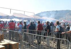 Festivalde ekmek arası hamsi kuyruğu