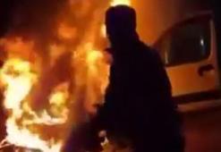 Ceza infaz kurumu personeli, yanan araca müdahale ederek 5 kişilik aileyi kurtardı