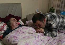 Felç kalan annesine ömrünü adadı