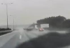 Beykoz'da TIR'ın otoyolda ters dönüp şarampole yuvarlandığı anlar kamerada