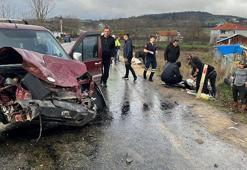Hafif ticari araç ile otomobil çarpıştı: 2’si çocuk, 6 yaralı