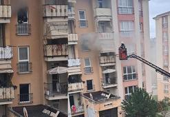 İtfaiye eri kendi hava maskesini, yangında mahsur kalan kişiye vererek kurtardı