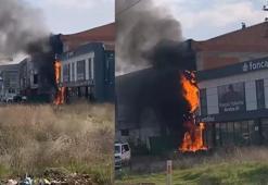 Elektrik panosundan çıkan yangında 2 iş yeri zarar gördü