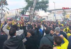 Fenerbahçeli taraftarlar, coşkuyla derbiyi bekliyor