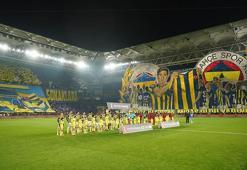 Fenerbahçe tribünlerinden derbide koreografili şölen