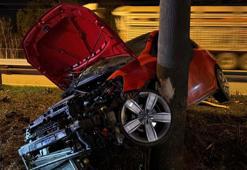 Eskişehir’de ağaca çarpan otomobilin sürücüsü ağır yaralandı