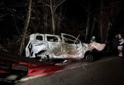 Ağaca çarpan hafif ticari aracın sürücüsü yanarak öldü